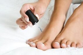 Lack zur Behandlung von Fußpilz